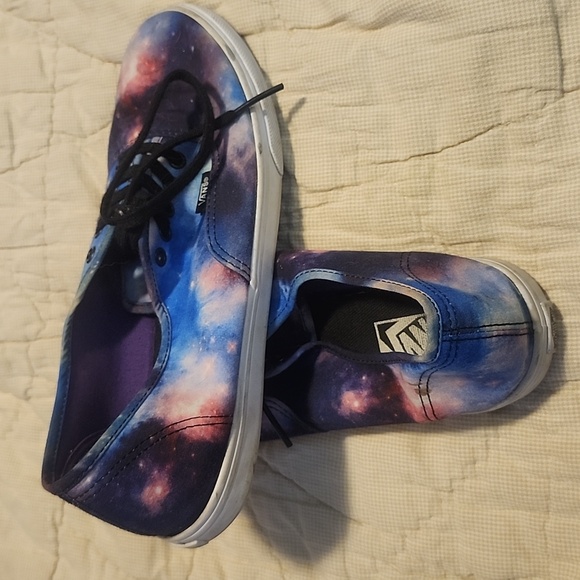 Unisex Vans brand tennis shoes. Multi color Size 6.5 Men's or Size 8 Women's - Picture 2 of 4